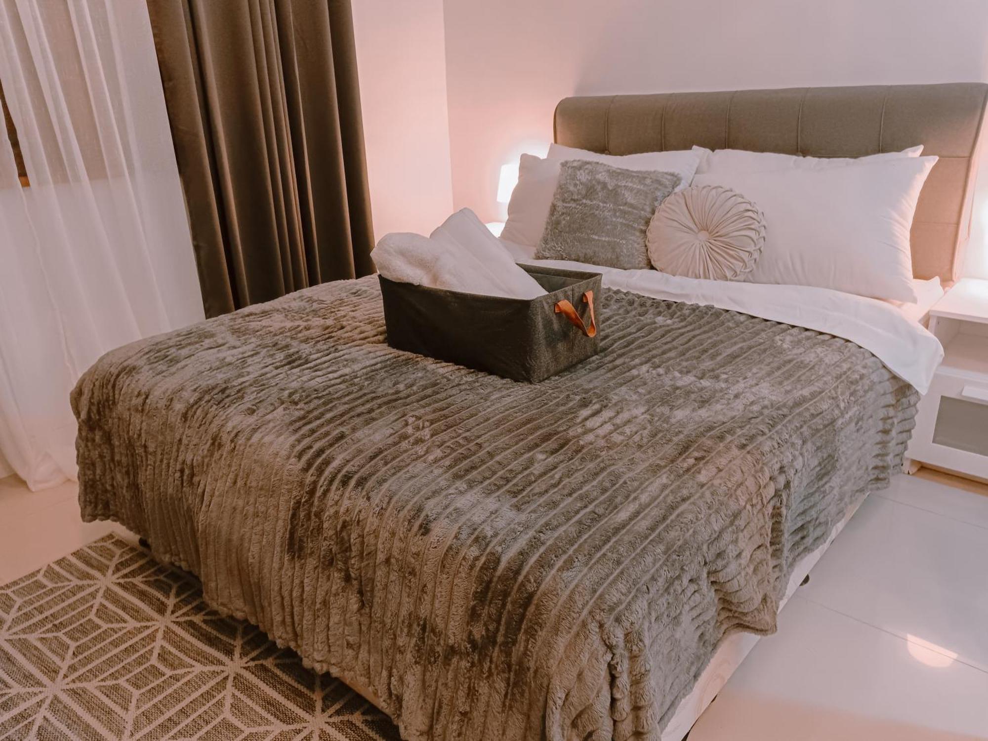 Bright & Airy Near Venice Mall With Pool, Gym & Fast Wifi Apartment *