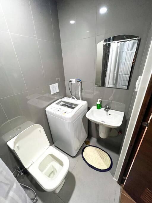 Apartment The Modern Flats At Air Residences With Wifi&city View Manila