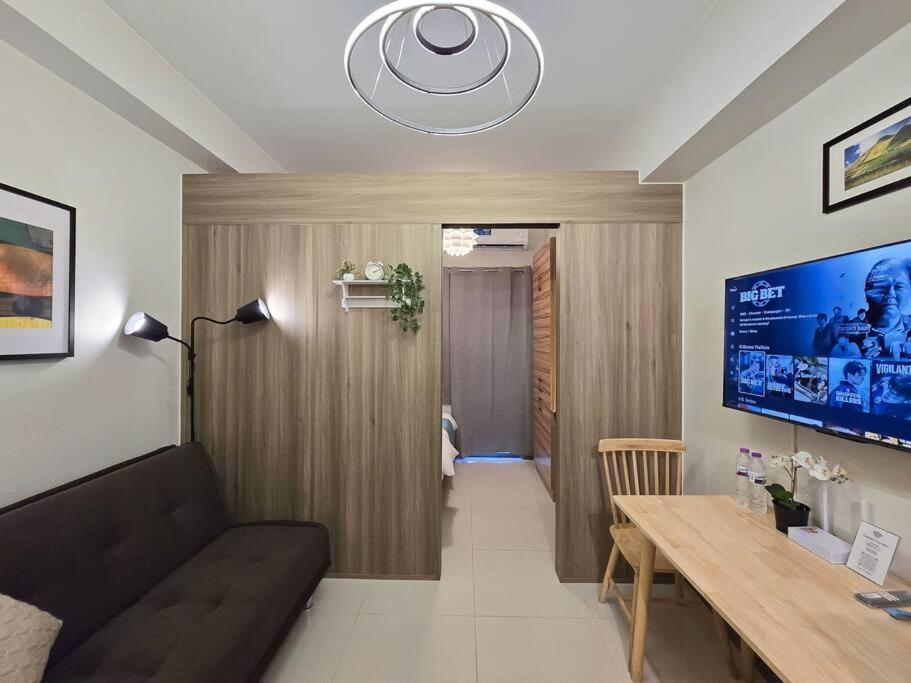 1br Unit Condotel W Balcony Fame Residences -fm38 Apartment *
