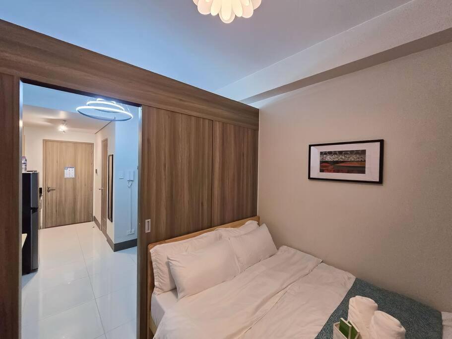 1br Unit Condotel W Balcony Fame Residences -fm38 * Manila