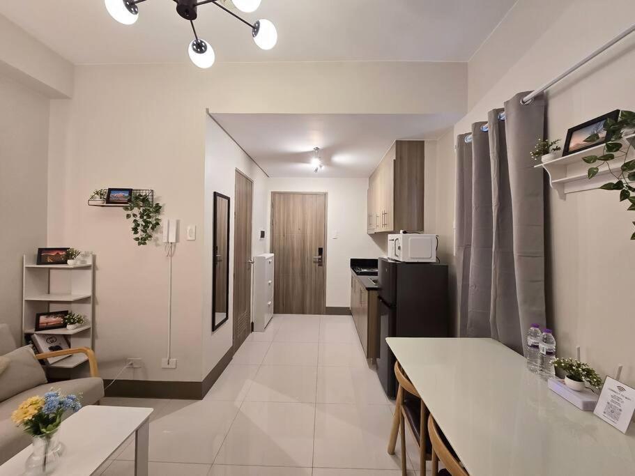 1br Unit Condotel W Balcony Fame Residences -fm34 Apartment Manila