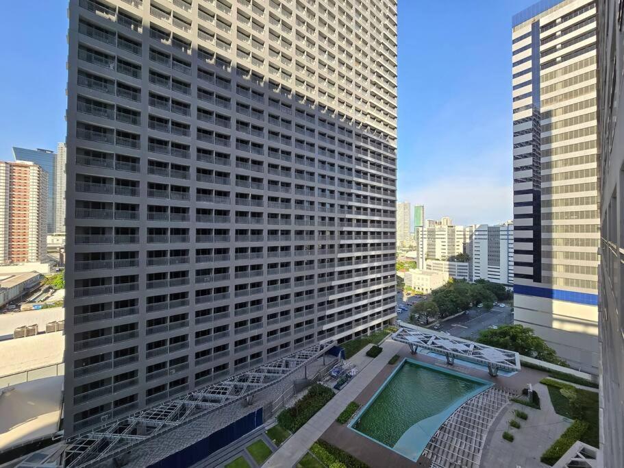 Apartment 1br Unit Condotel W Balcony Fame Residences -fm34 Manila