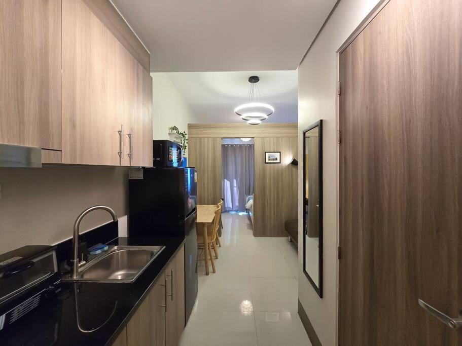 Apartment 1br Unit Condotel W Balcony Fame Residences -fm33 Manila
