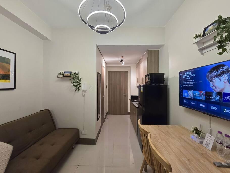 1br Unit Condotel W Balcony Fame Residences -fm33 * Manila