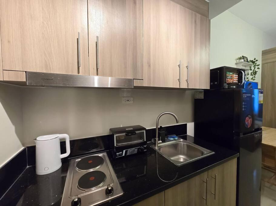 Apartment 1br Unit Condotel W Balcony Fame Residences -fm33 Manila