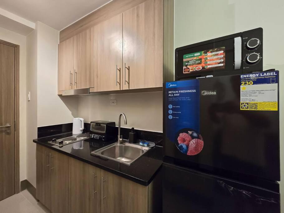 Apartment 1br Unit Condotel W Balcony Fame Residences -fm33 Manila