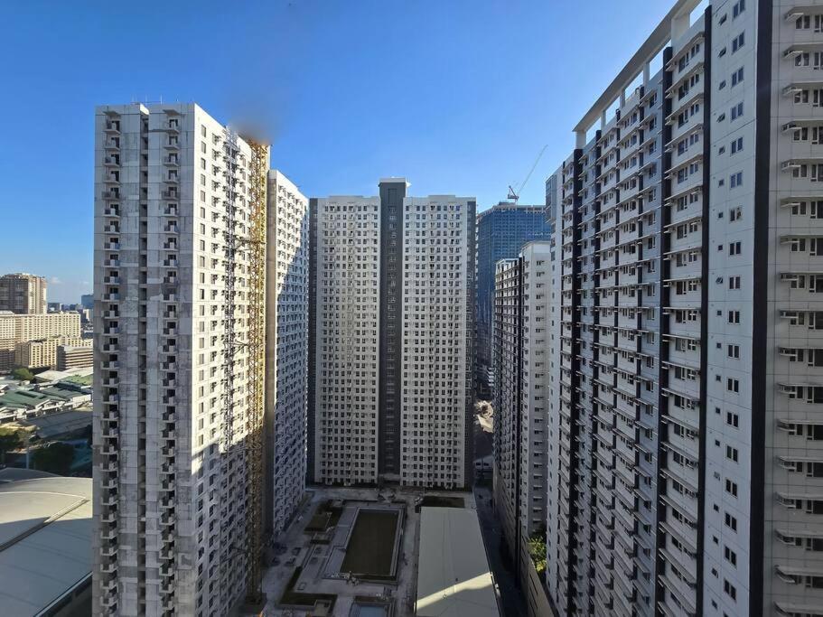 1br Unit Condotel W Balcony Fame Residences -fm33 Manila