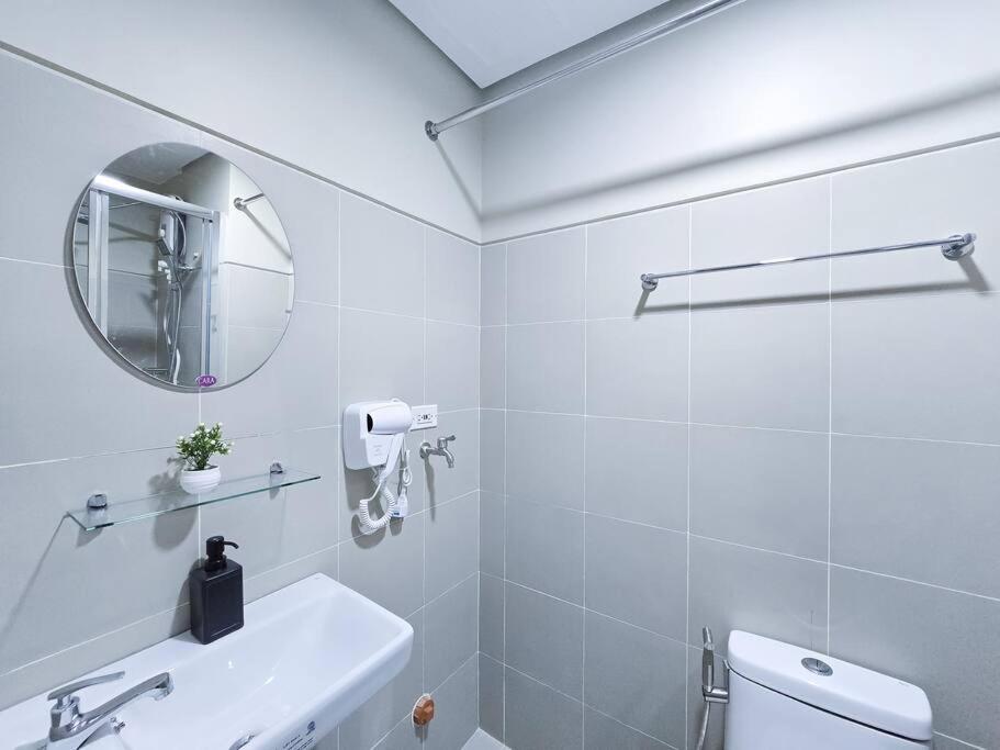 1br Unit Condotel W Balcony Fame Residences -fm33 Apartment Manila