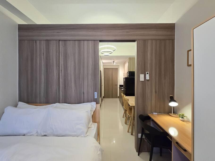 1br Unit Condotel W Balcony Fame Residences -fm33 Manila