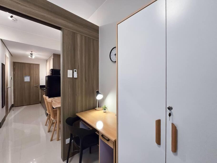 Apartment 1br Unit Condotel W Balcony Fame Residences -fm32 Manila