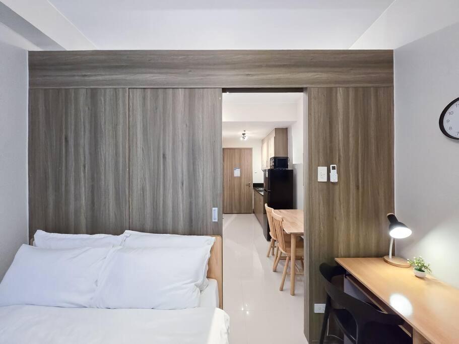 1br Unit Condotel W Balcony Fame Residences -fm32 * Manila