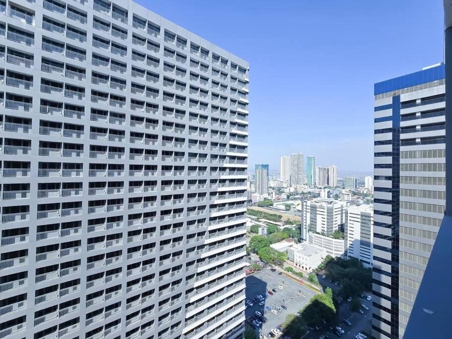 1br Unit Condotel W Balcony Fame Residences -fm32 Manila