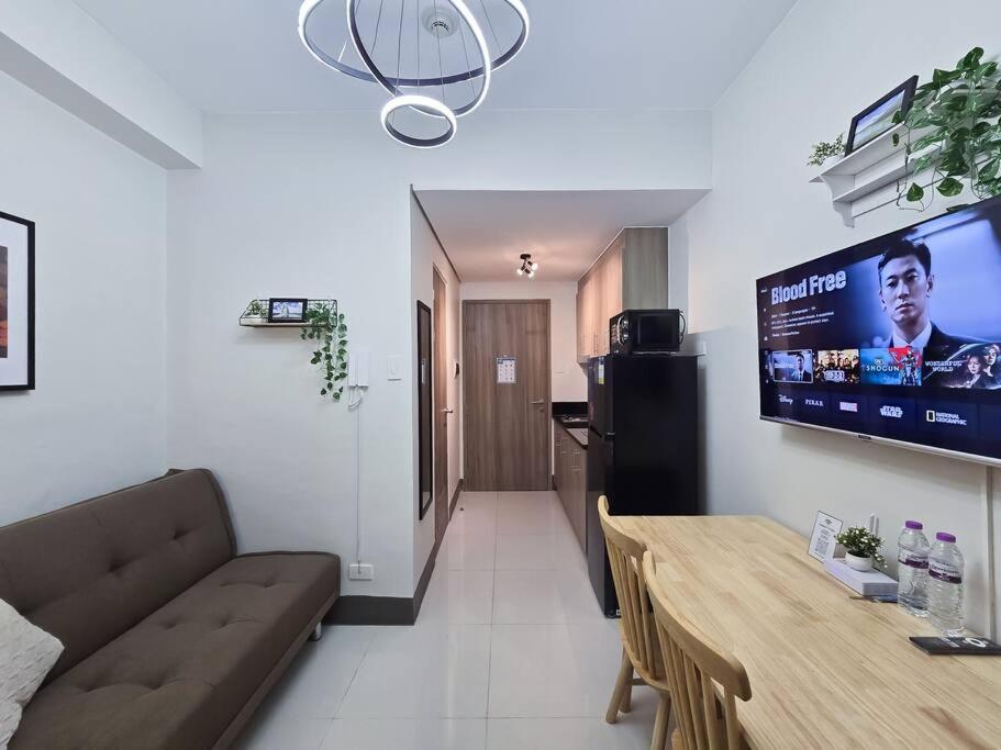 1br Unit Condotel W Balcony Fame Residences -fm31 * Manila