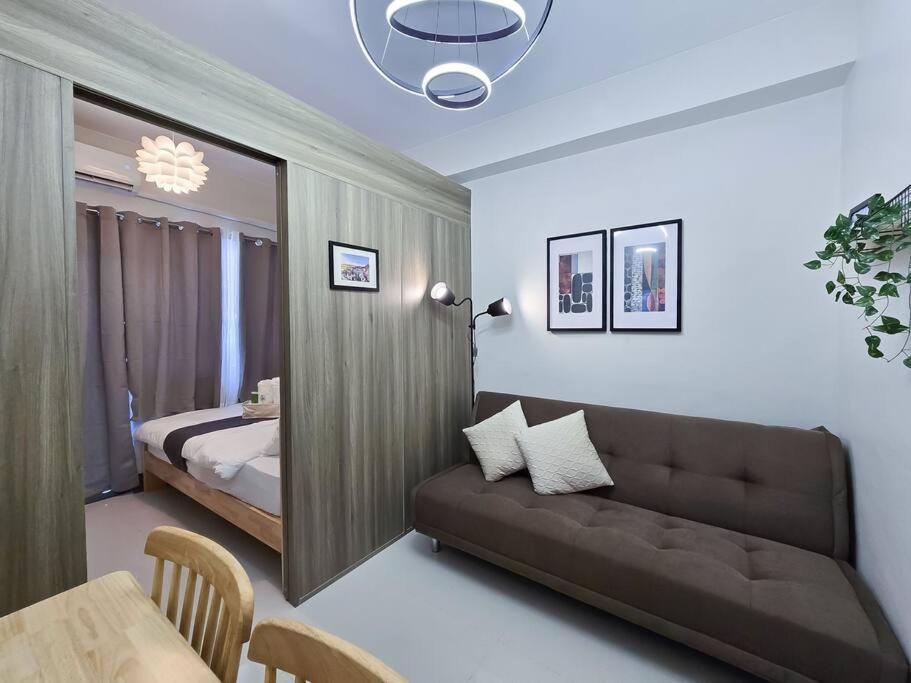 1br Unit Condotel W Balcony Fame Residences -fm31 * Manila