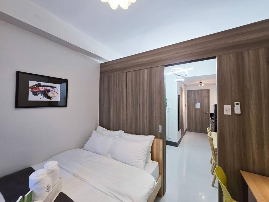 Apartment 1br Unit Condotel W Balcony Fame Residences -fm31 Manila