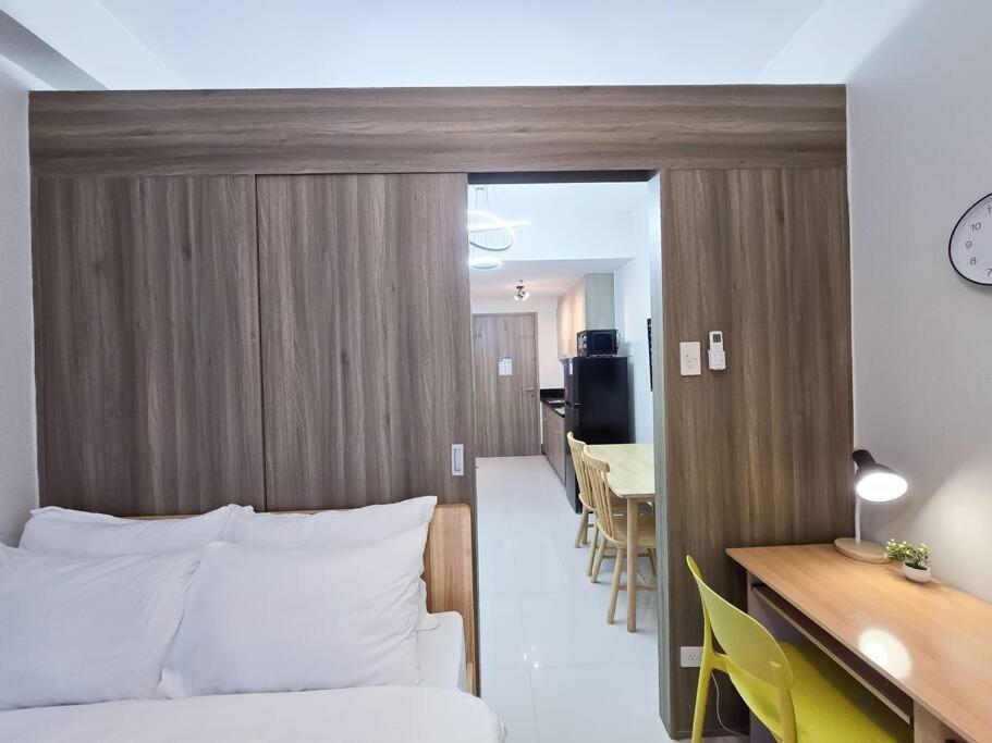 1br Unit Condotel W Balcony Fame Residences -fm31 Manila