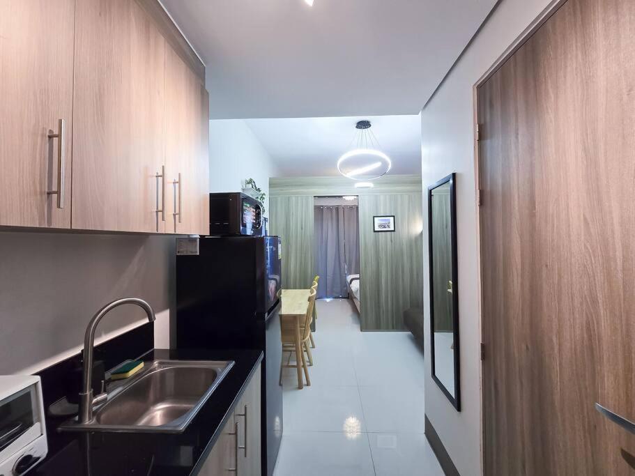 1br Unit Condotel W Balcony Fame Residences -fm31 * Manila