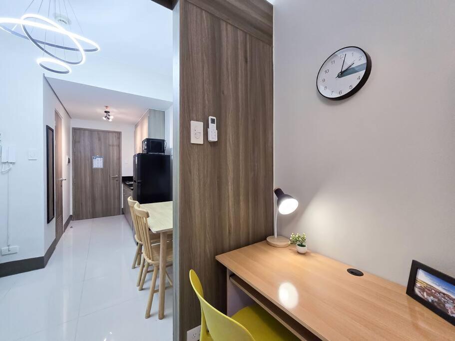 1br Unit Condotel W Balcony Fame Residences -fm31 Apartment