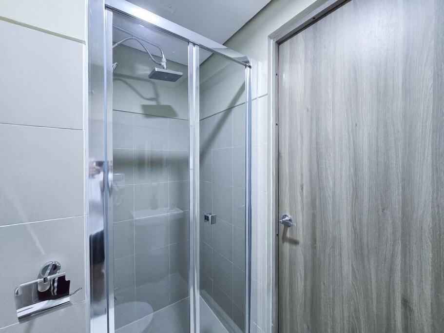 Apartment 1br Unit Condotel W Balcony Fame Residences -fm31 *