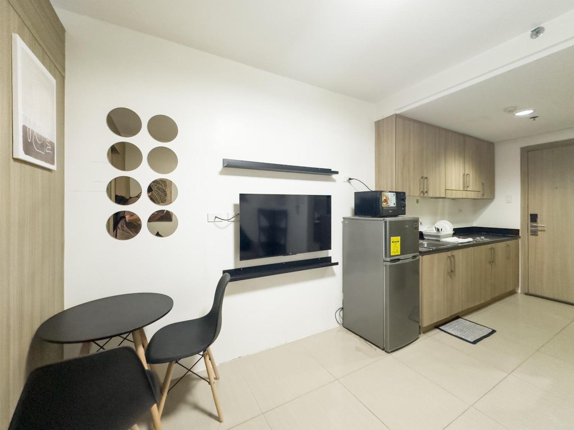Gemstonebr In Smdc Shore Residences Apartment