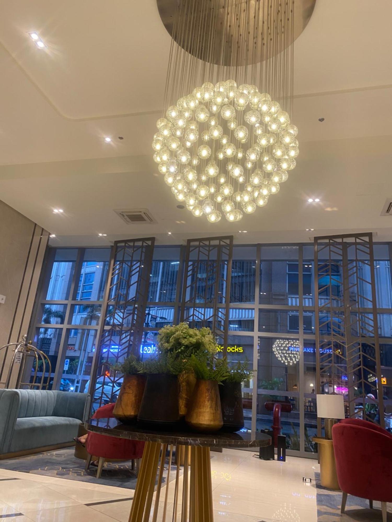 Luxurious 2 Bedroom Family Maid Rm In Eastwood Apartamento