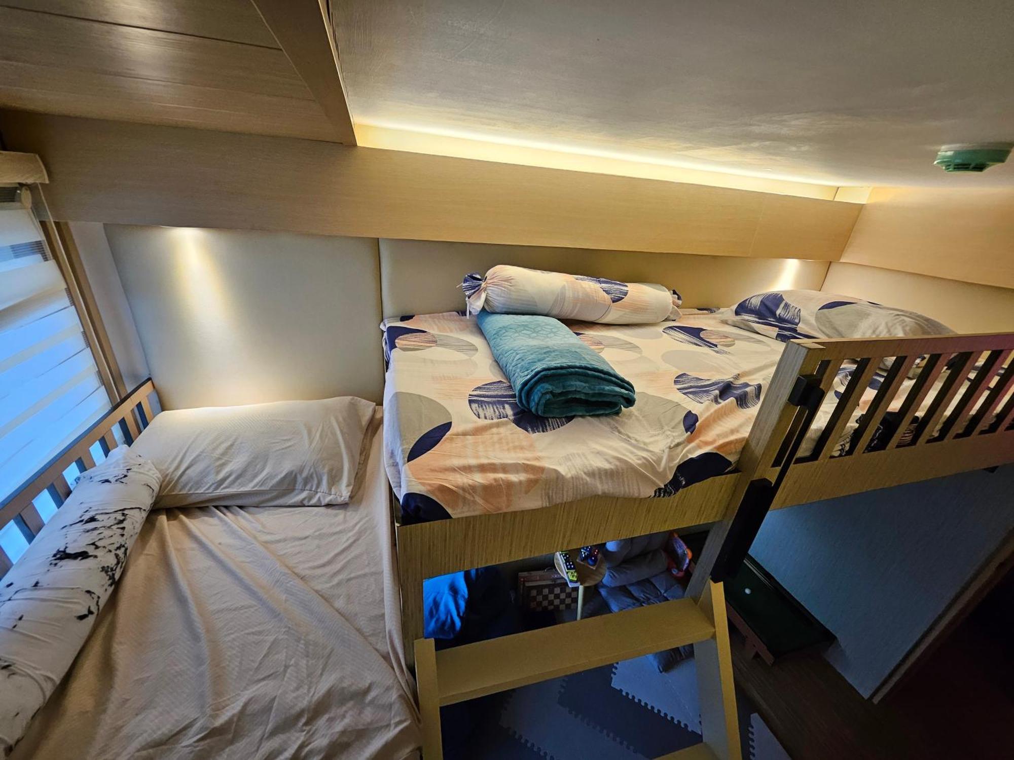 Dlighful Pad's Massagechair Freeparking Bar Park Garden Apartment Manila