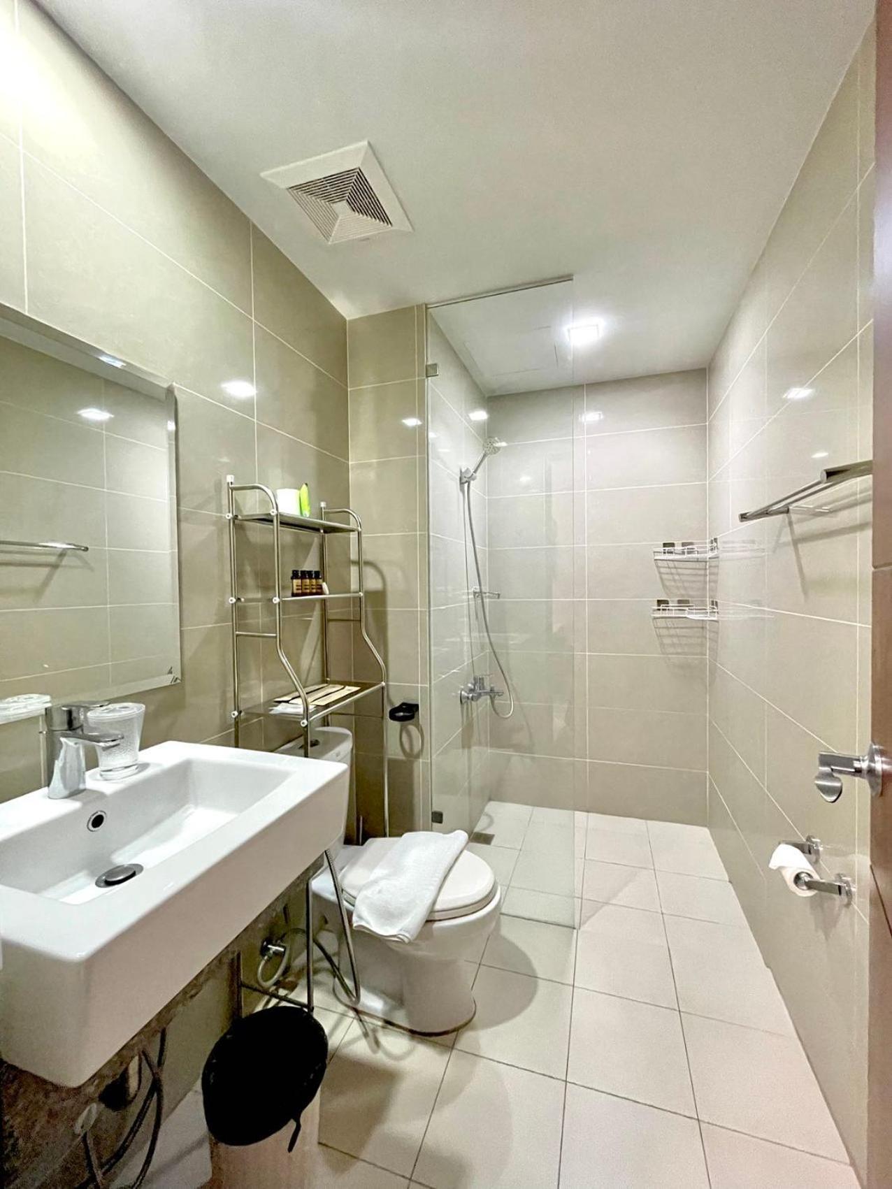 Apartment Spacious 2-br Unit In One Uptown Residences *