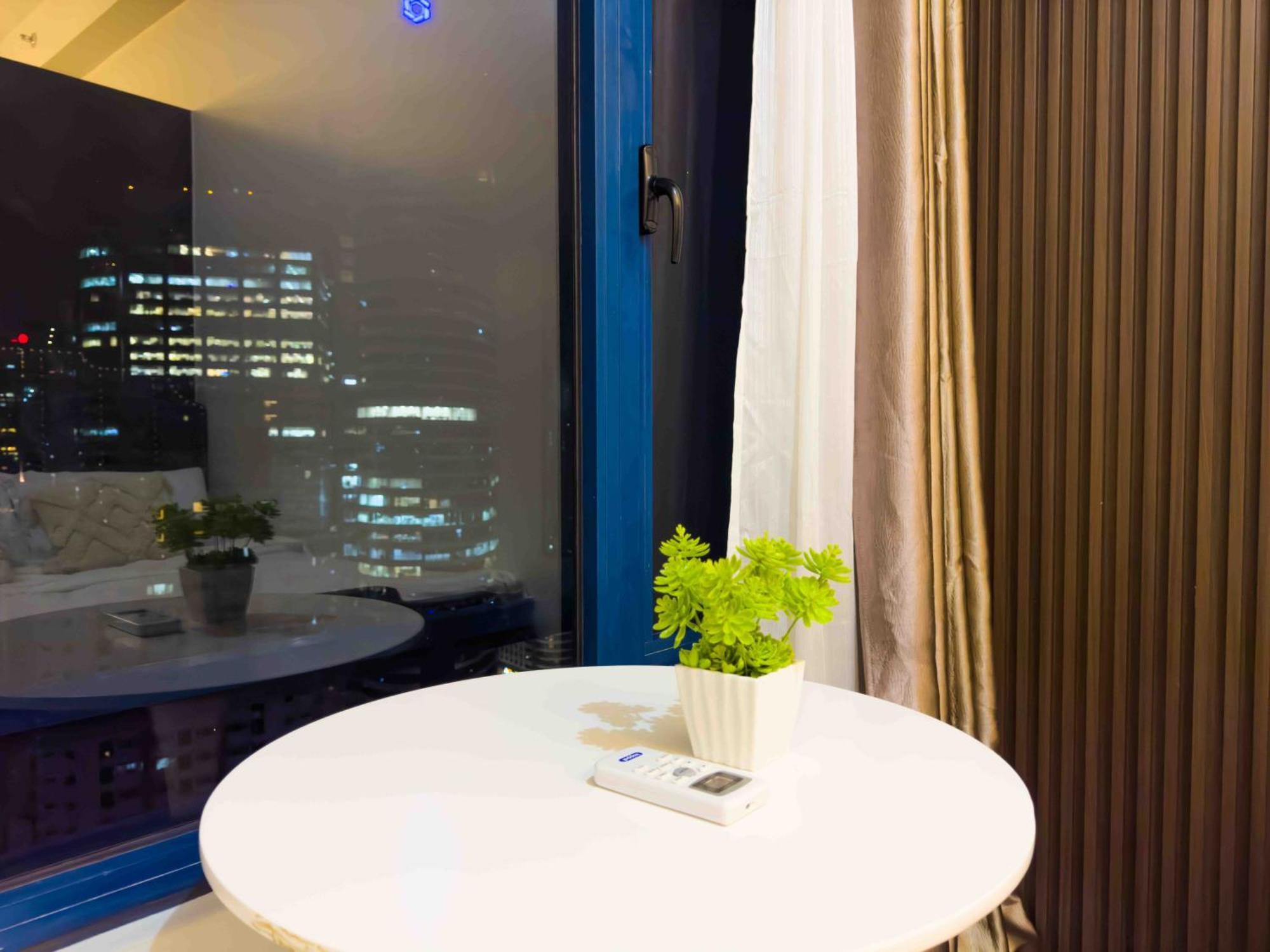 Apartment 1br Makati, Air Residences M002 *