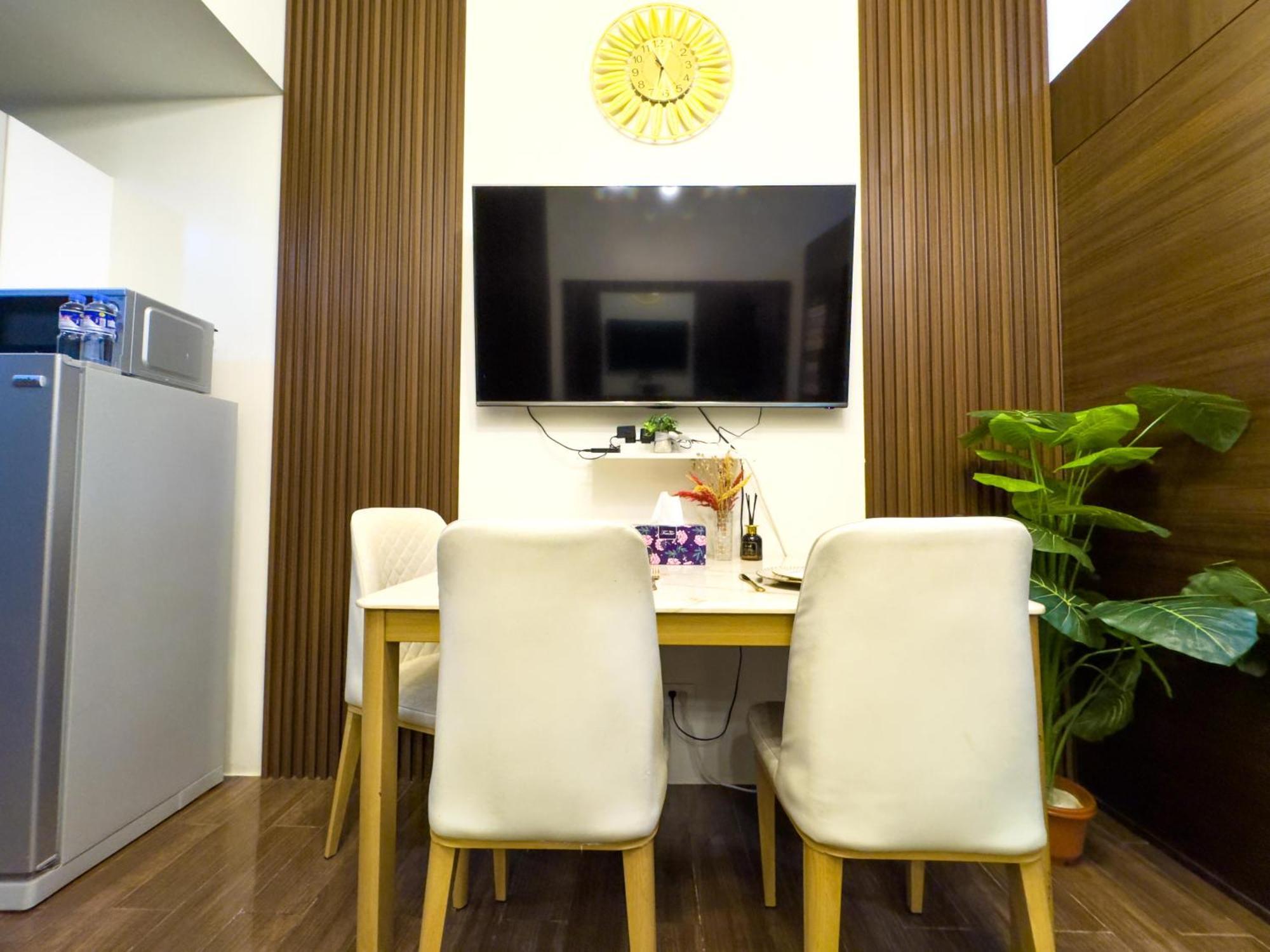 Apartment 1br Makati, Air Residences M002 *