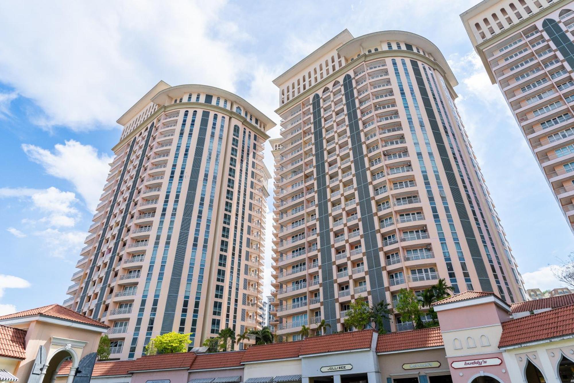 Tropicalia Family Apartment Manila