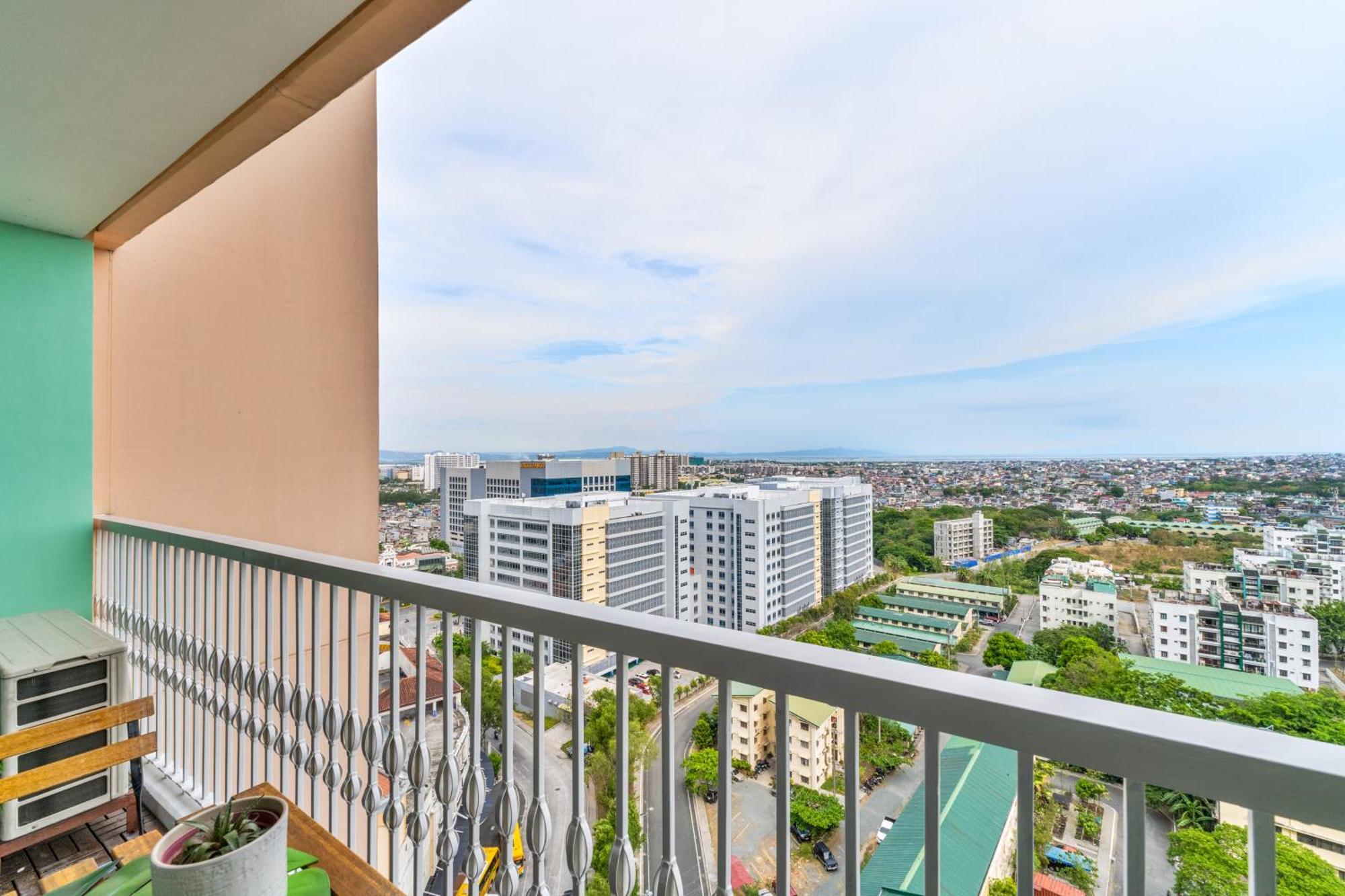 Tropicalia Family Apartment Manila