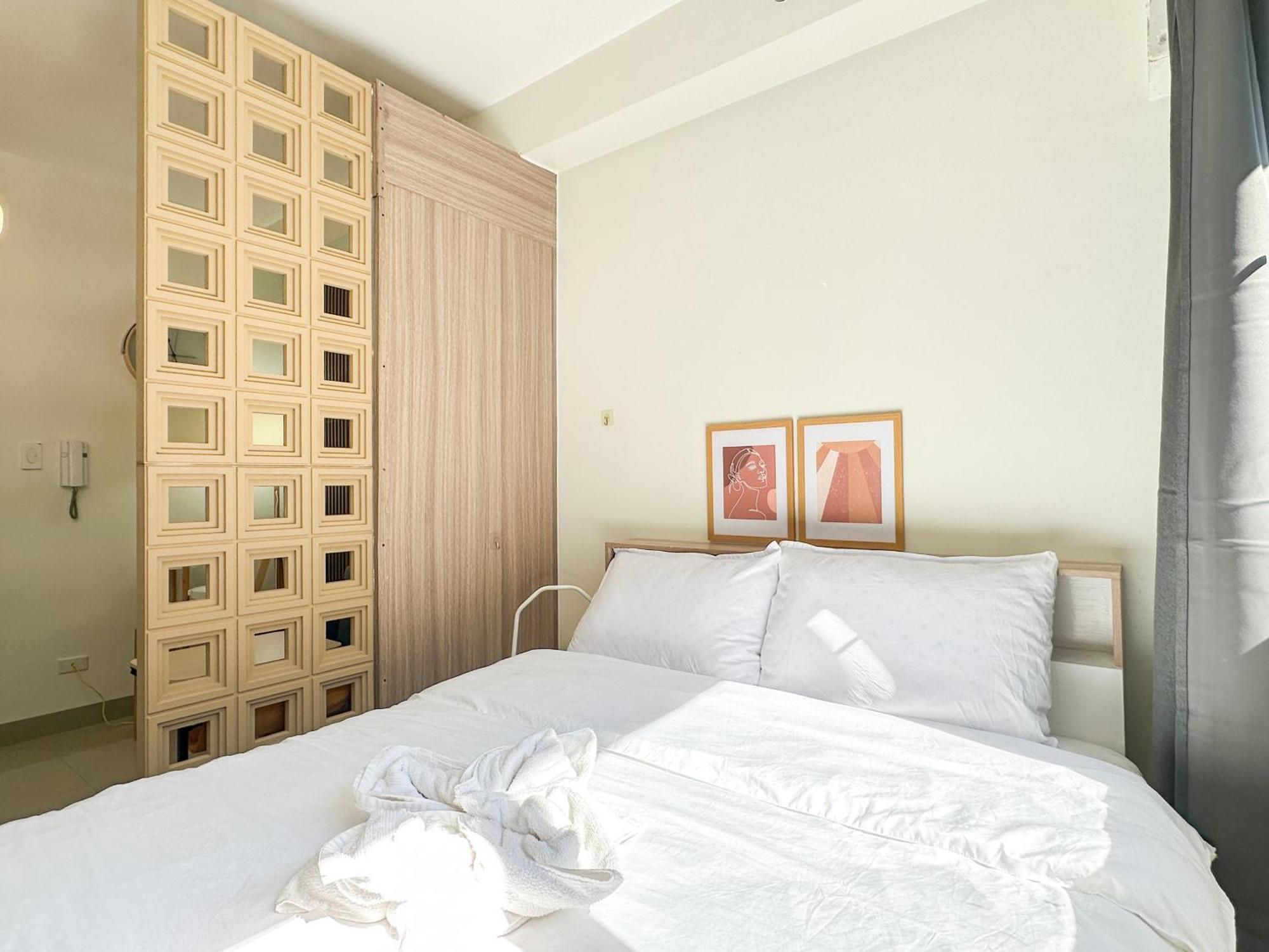 Gemstonebr In Smdc Shore 2 Residences Manila