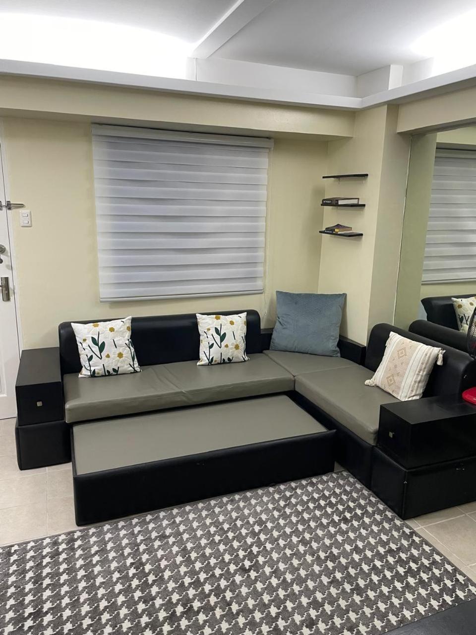 2br Fully Airconditioned With Balcony & Free Parking At Tivoli * Manila