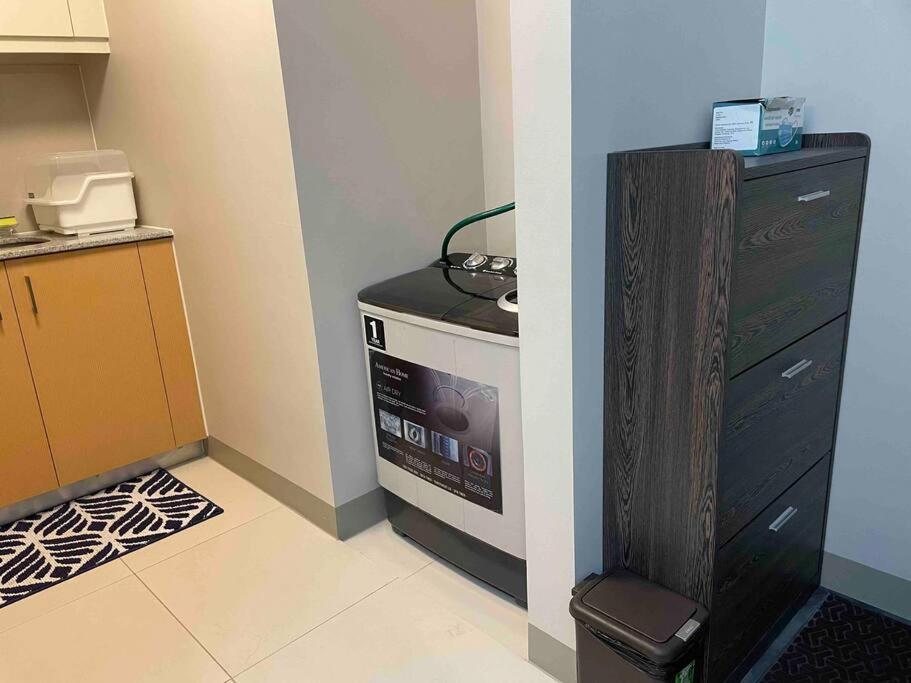 Free Parking With Balcony And View At Uptown Parksuites Bgc Apartment Manila