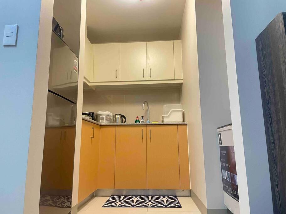 Apartment Free Parking With Balcony And View At Uptown Parksuites Bgc Manila