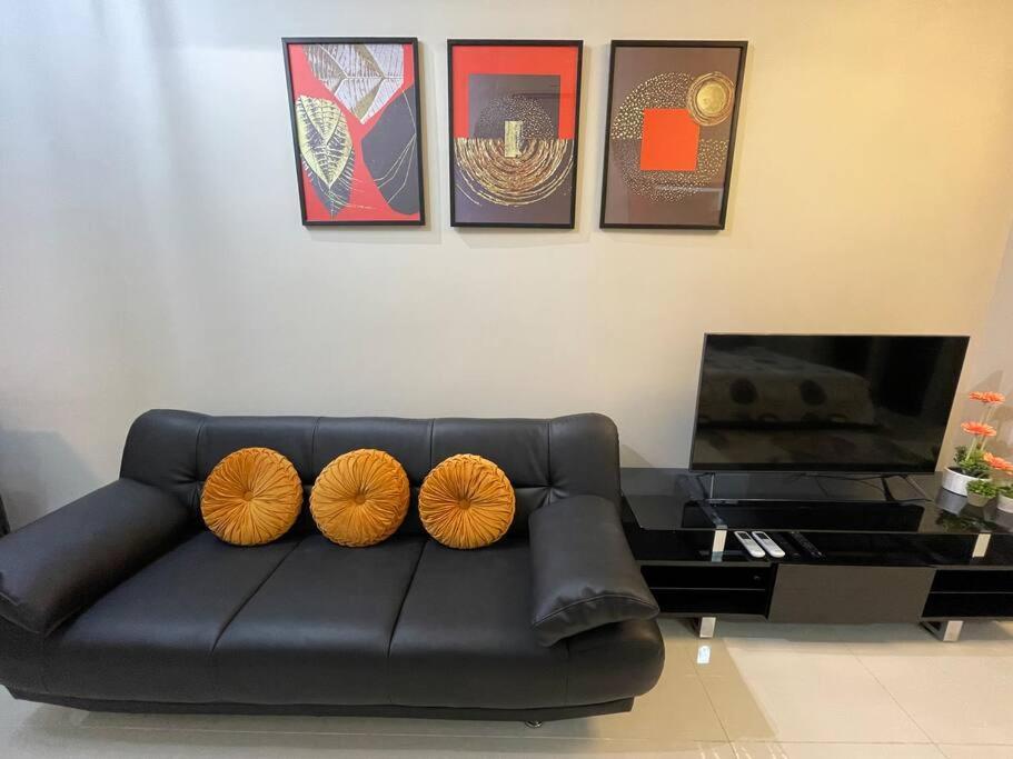 Free Parking With Balcony And View At Uptown Parksuites Bgc * Manila