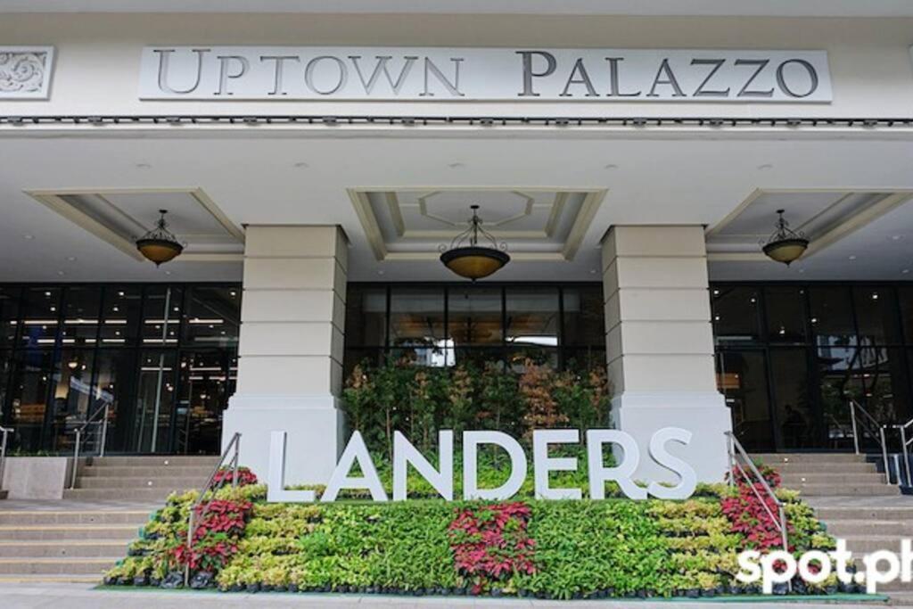 Free Parking With Balcony And View At Uptown Parksuites Bgc