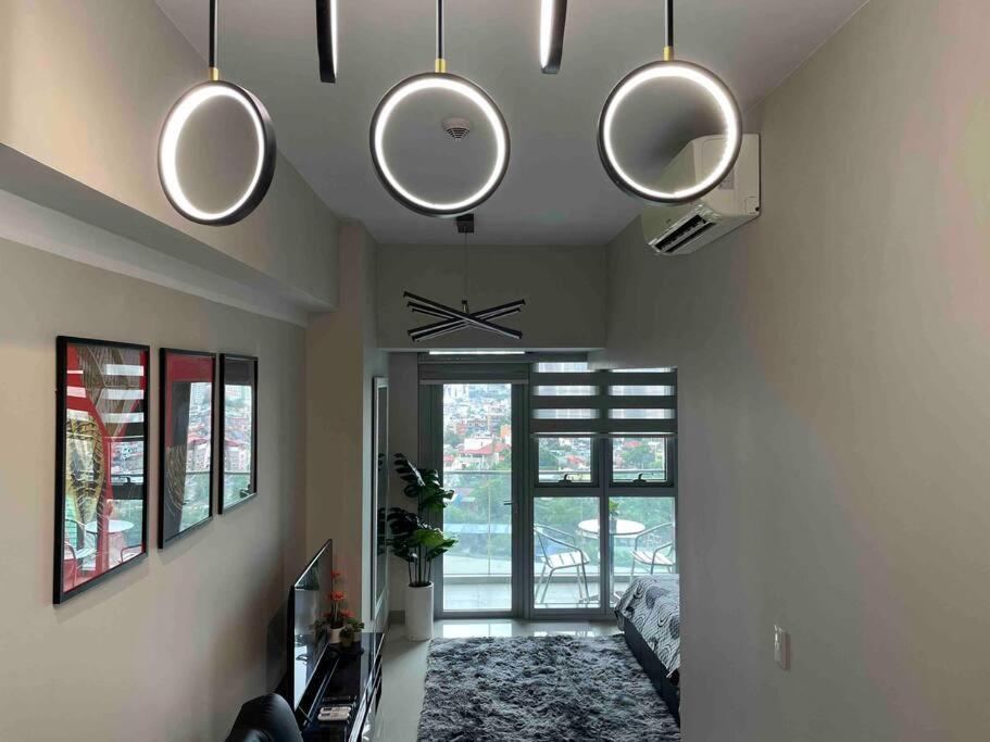 Free Parking With Balcony And View At Uptown Parksuites Bgc Apartment *