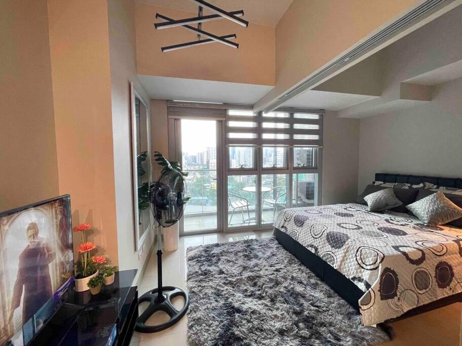 Free Parking With Balcony And View At Uptown Parksuites Bgc Manila