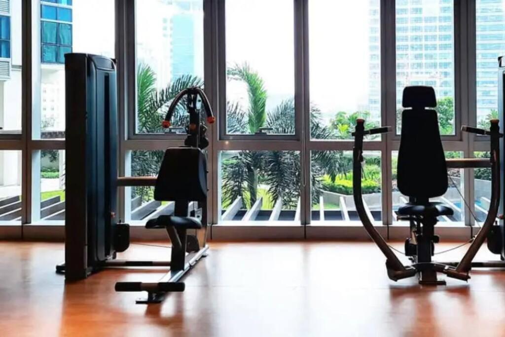 Executive Gem Beside Malls And Bars At Uptown Bgc * Manila