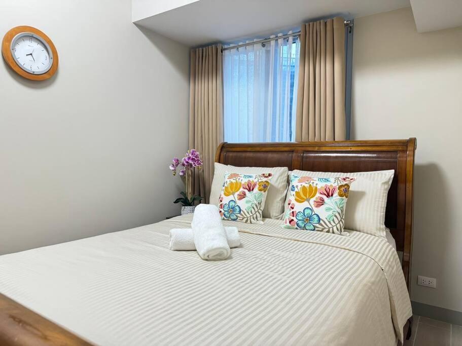 Executive Gem Beside Malls And Bars At Uptown Bgc Apartment Manila