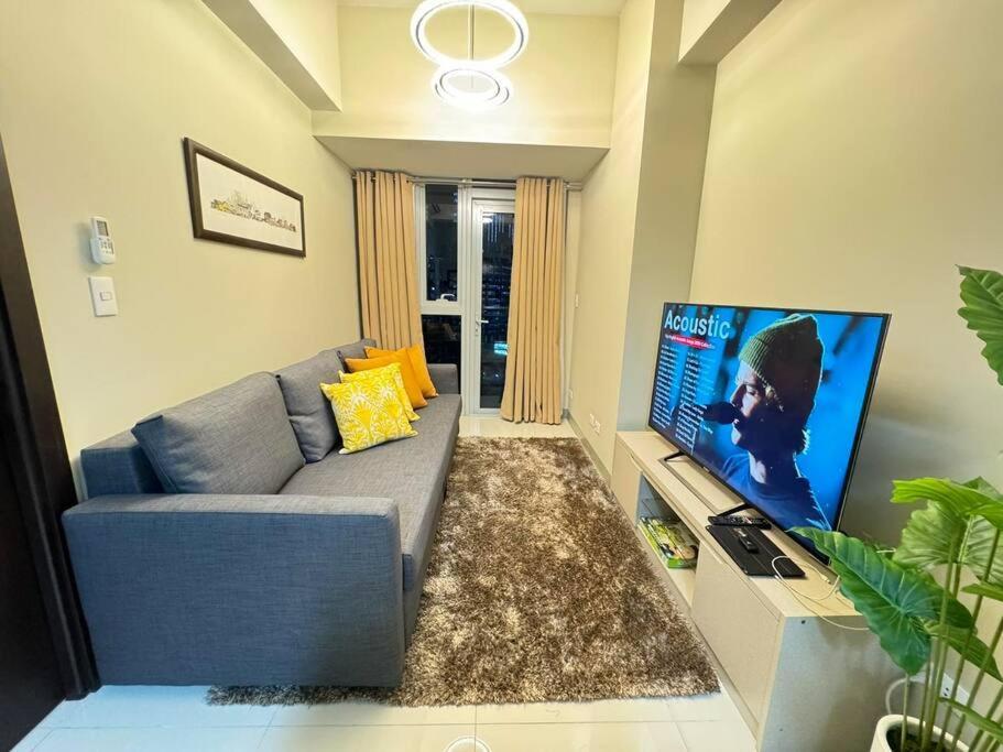 Executive Gem Beside Malls And Bars At Uptown Bgc