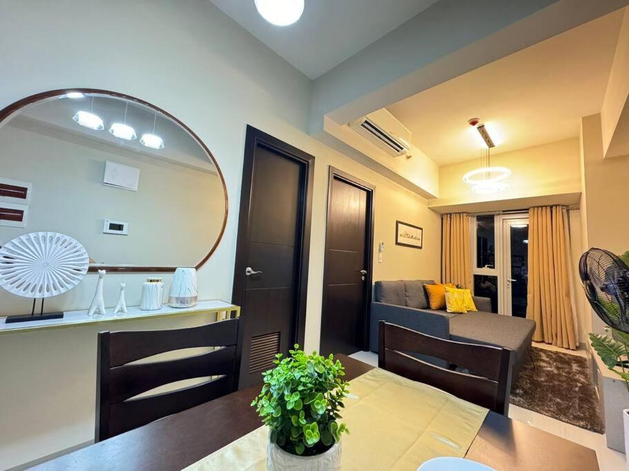 Executive Gem Beside Malls And Bars At Uptown Bgc *