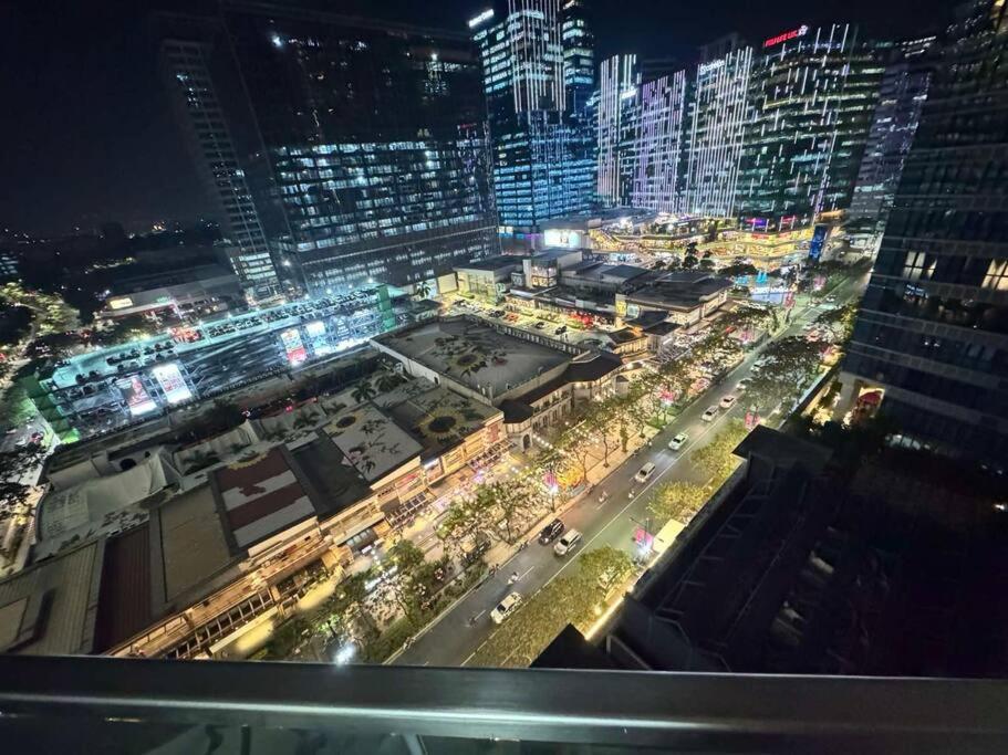 Apartment Executive Gem Beside Malls And Bars At Uptown Bgc *
