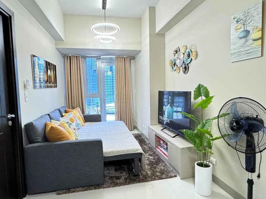 Apartment Executive Gem Beside Malls And Bars At Uptown Bgc Manila