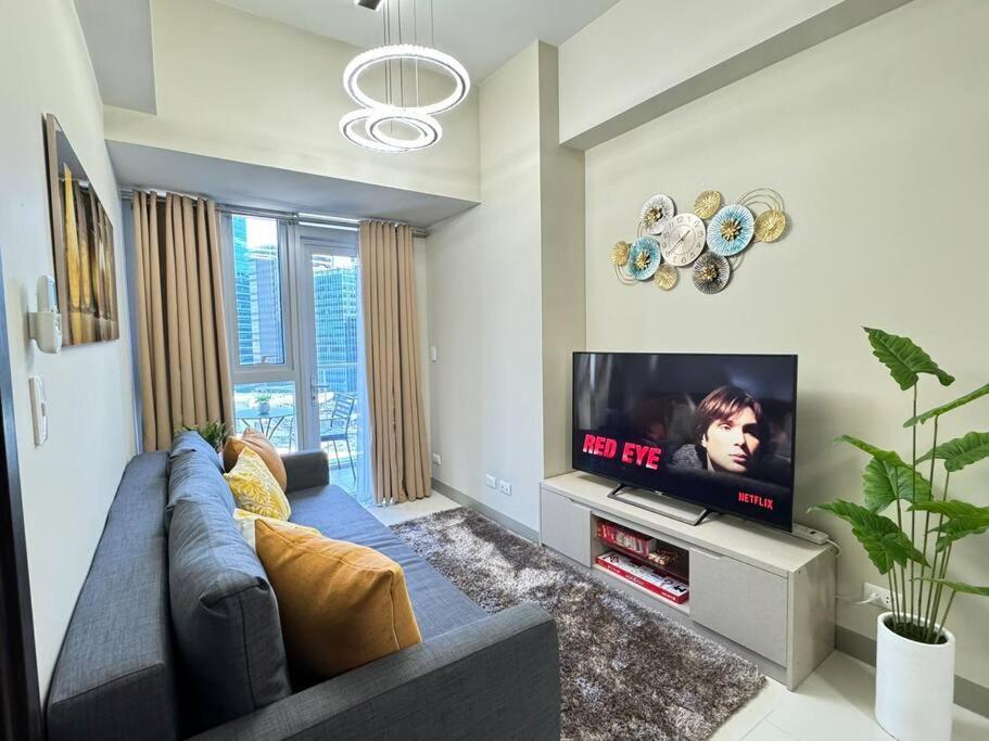 Apartment Executive Gem Beside Malls And Bars At Uptown Bgc Manila