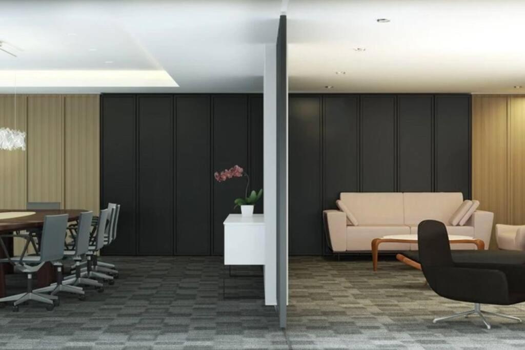 Executive With Balcony & Malls At Uptown Bgc Apartment *