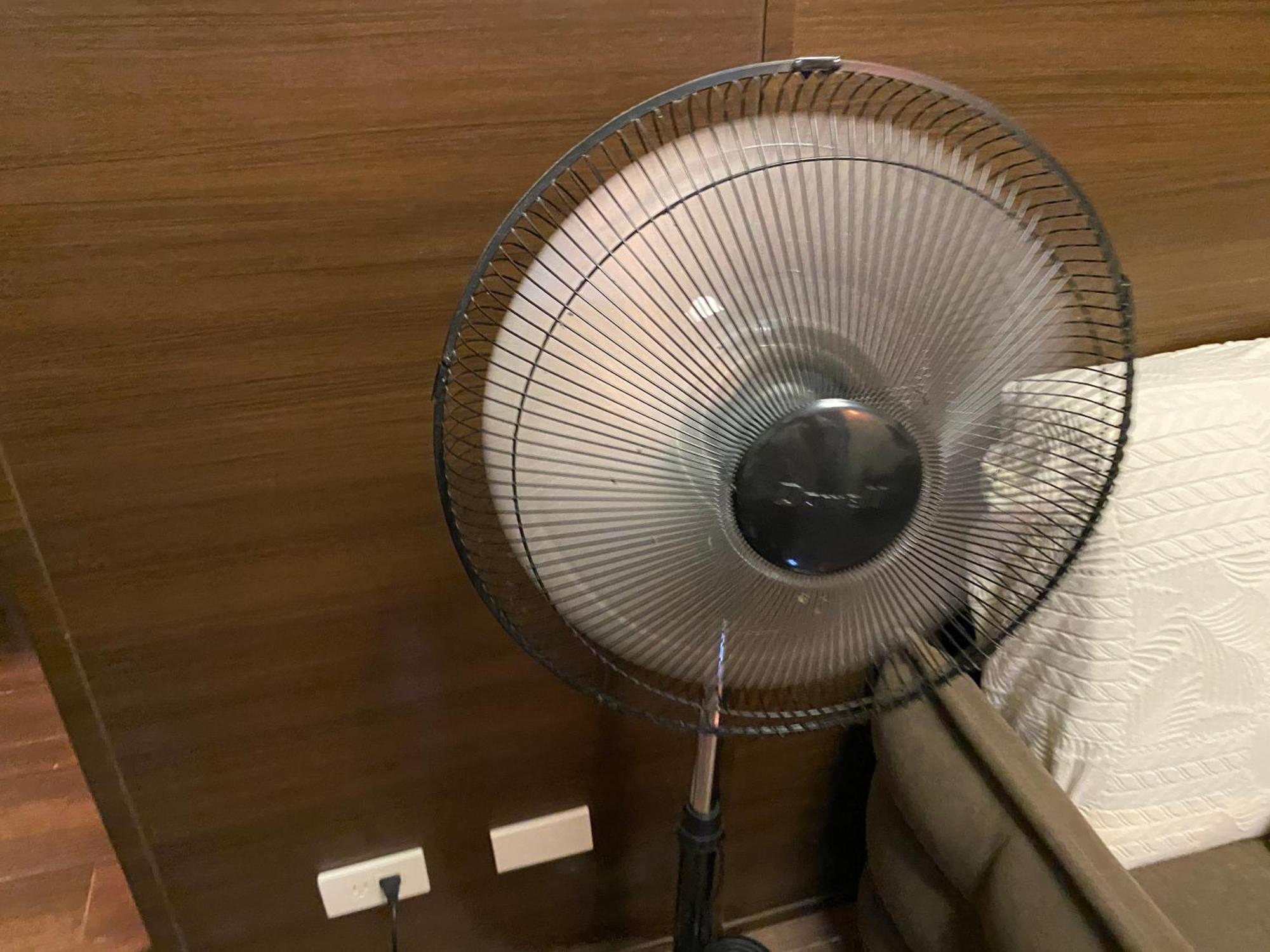 Sleek Sophistication 2 Bedroom Urban Oasis Makati 300 Mbps Superfast * Manila