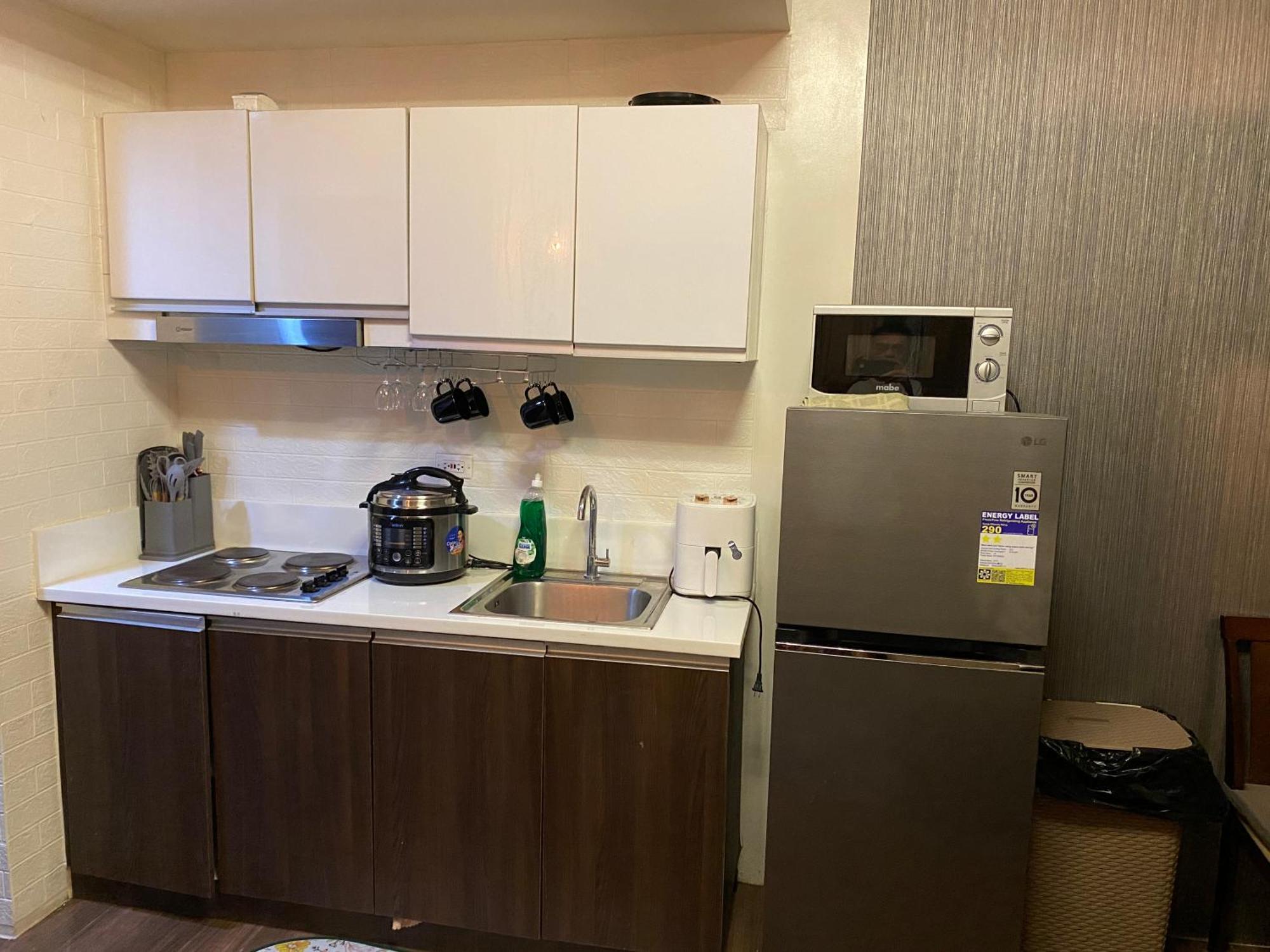 Sleek Sophistication 2 Bedroom Urban Oasis Makati 300 Mbps Superfast Apartment Manila