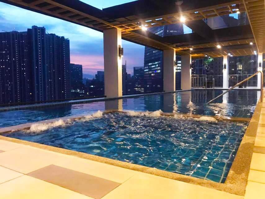 Apartment Super View 2 Bdrm In Modern Bgc